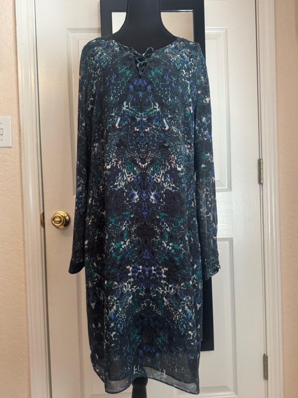 CAbi Noel Eternity Damask Long-Sleeve Lace-Up Neckline Shift Dress Medium